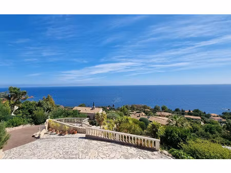 villa de luxe à vendre dans le quartier le dramont-agay-anthéor-le trayas