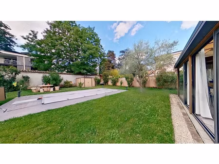maison de luxe à vendre dans le quartier contour