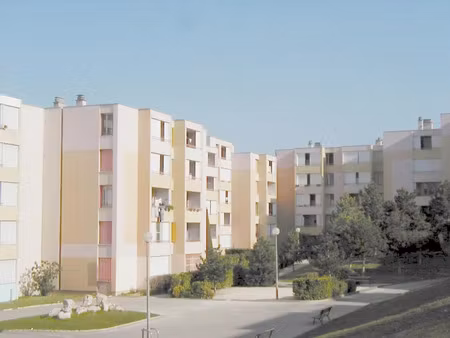 location appartement 4 pièces 94 m² à carpentras (84200)
