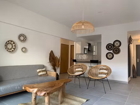 location appartement 3 pièces 70 m² à saint-pierre (97410)