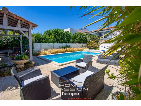 royan - véritable maison de ville avec piscine au coeur du qu