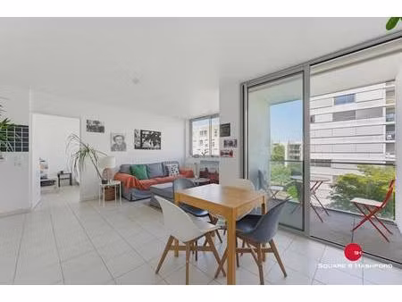 appartement deux pièces disposant d'une loggia exposé est et