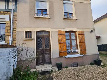 jolie maison avec grand terrain