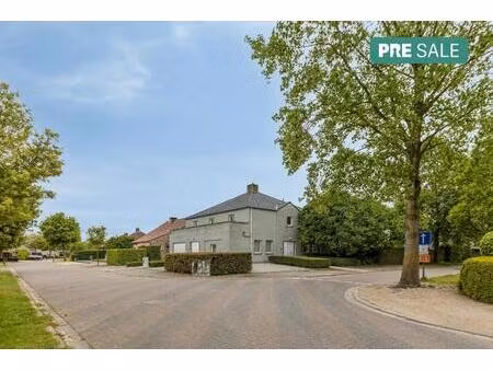 ruime dokterswoning met praktijk te koop in hoogstraten