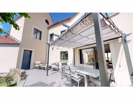 maison contemporaine avec jardin  sous-sol et garage