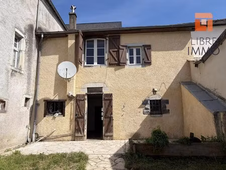 à vendre  arudy  maison de village de 149 m²  garage et jardinet