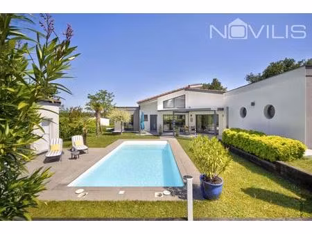 villa d'architecte de 150 m2 habitables à montrabe