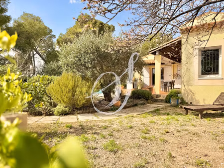 villa de type 5  quatre chambres & un bureau avec piscine &
