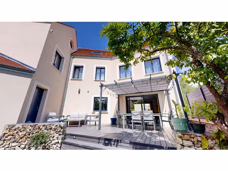 maison contemporaine avec jardin  sous-sol et garage