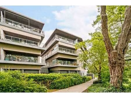 appartement avec débarras  garage et terrasse avec une vue
