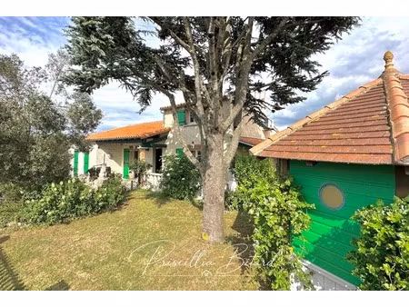 une maison aux volumes rares avec sous-sol total  garage xxl et fort potentiel d’aménageme