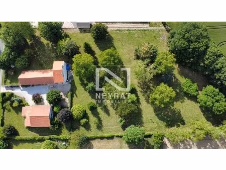 propriété maison 3 chambres  parc 1 hectare et 330 m² dépendances dpe c !!