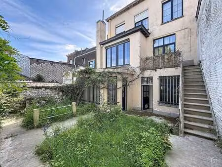 spacieuse maison 4 chambres avec jardin  garage et beau pote