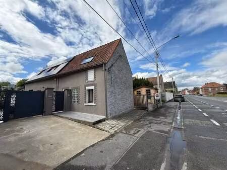 agréable maison de village 1 chambre avec cour avant