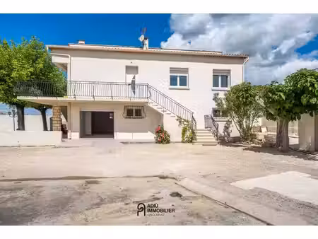 maison individuelle rénovée entièrement avec piscine et grand garage