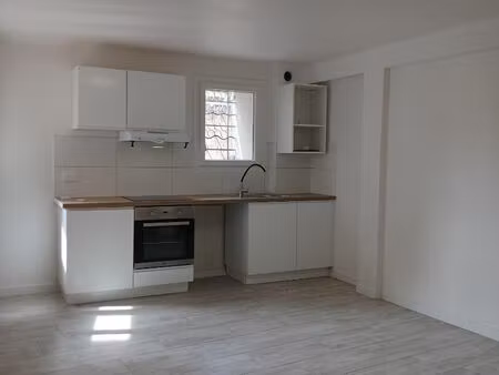 petite maison de village garéoult 3 pièces 43.30 m2