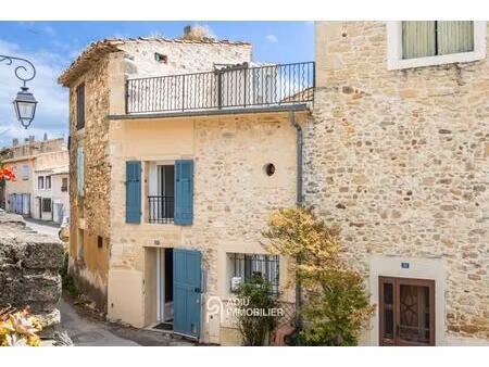 maison de village en pierre avec sa terrasse avec vue