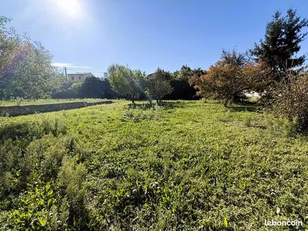 terrain 4 pièces 280 m²