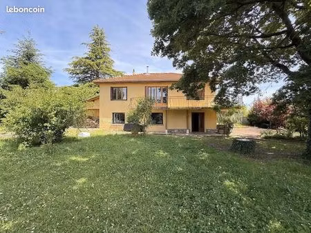 maison 6 pièces 196 m²