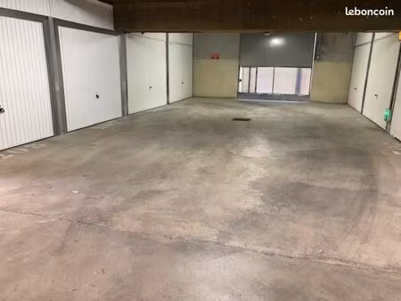 garage / box 14 m² brignoles