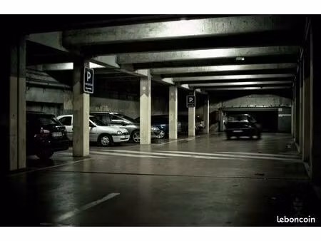 parking garage sous terrain en centre ville