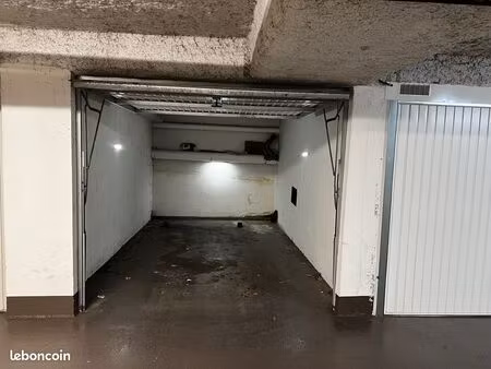 grand garage éclairé / box sécurisé larg. 2.80m au rdc à louer proche de la gare rer / tra