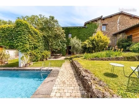maison 5 pièces 214 m²