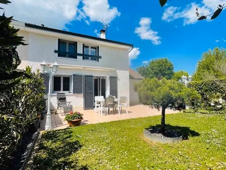 à vendre – élégante maison familiale rénovée avec suite parentale de plain-pied – secteur 