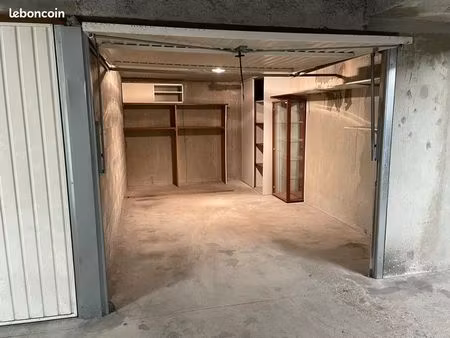 box fermé dans résidence sécurisée