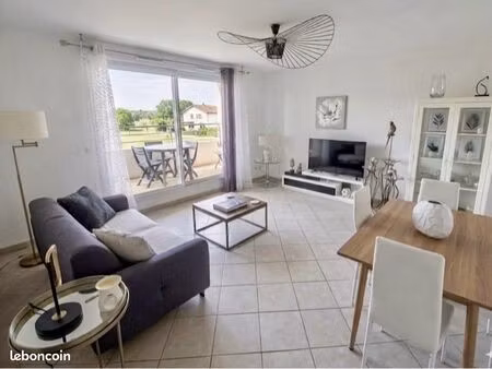 cœur du village - grand t2 de 57 m² avec terrasse + garage fermé