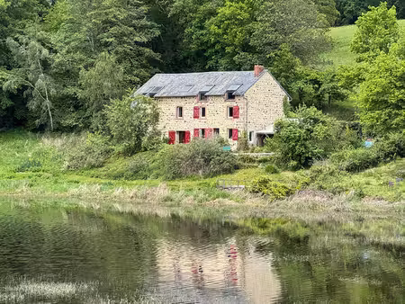 magnifique maison en pierre au bord de la rivière thaurion réputée pour abriter les...