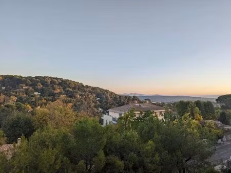 appartement t4 de 90 m² à aix-en-provence - quartier de la torse