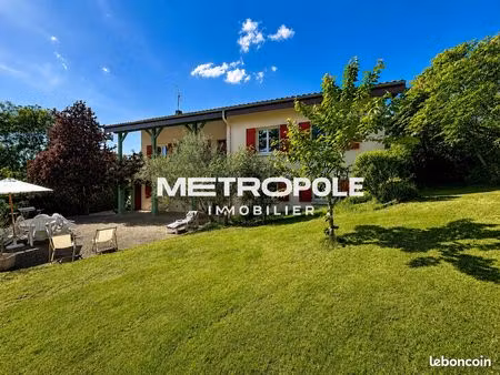maison 9 pièces 233 m²