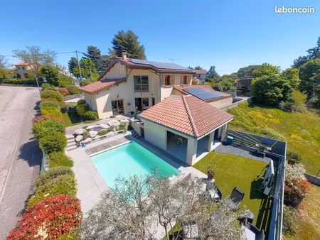 villa 8 pièces 200 m²