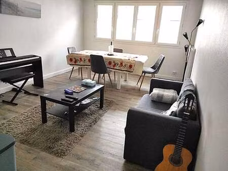 location appartement 3 pièces meublé à la roche-sur-yon centre ville (85000) : à louer 3 p