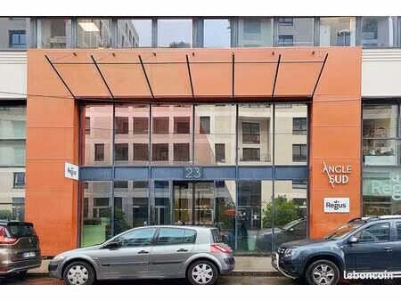 bureau privé à louer pour 1 personnes à lyon  gerland lyon