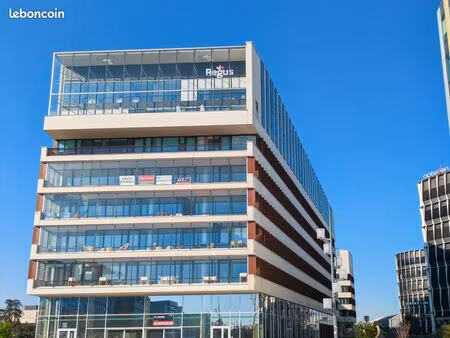 bureau privé à louer pour 1 personnes à villeurbanne  carré de soie