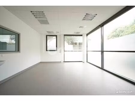 bureau 360 m²