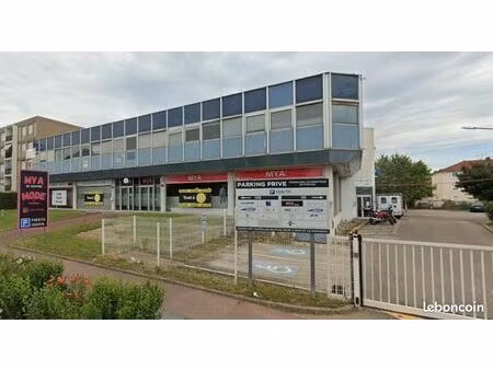 local commercial 667 m²