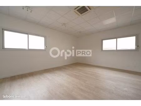 bureau 1 418 m²