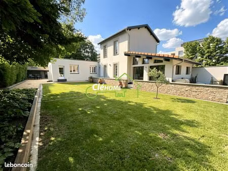 local 450 m² lyon