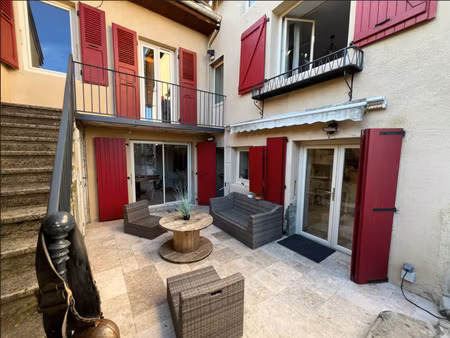 centre yenne maison de 150 m² avec petite cour