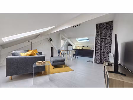 2 pieces de 48m2 au sol + grenier + buanderie