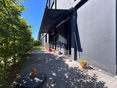 appartement avec terrasse et jardinet places de parking souterraines