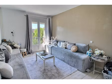 appartement tarascon 3 chambres avec balcon et cave .
