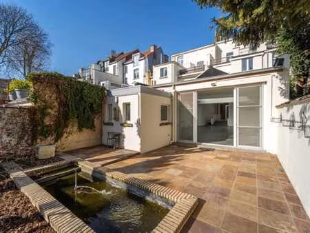 ixelles i place stéphanie