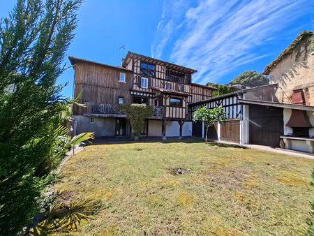 a vendre  maison emblématique à leon