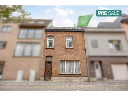 maison familiale à rénover avec jardin à vendre dans le cent