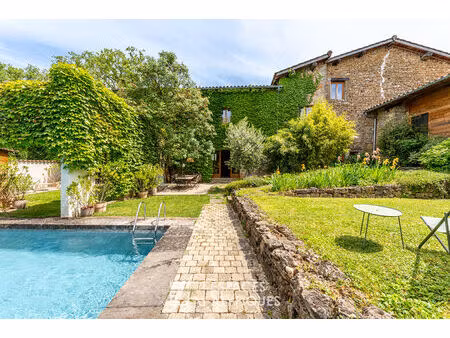 maison ancienne avec jardin et piscine chauffée