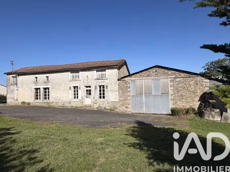 maison de village à saint-hilaire-de-voust (85120)